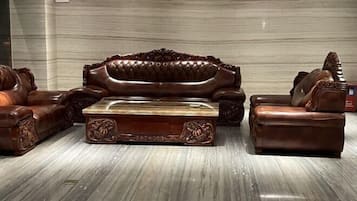 المنشأة من الداخل