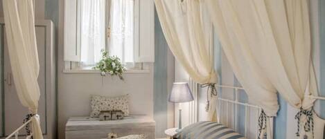 2 bedrooms, iron/ironing board, travel crib, free WiFi