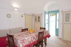 Dining - Trulli in Puglia with Private Forest (Locorotondo BA)