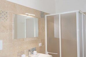 Shower - Trulli in Puglia with Private Forest (Locorotondo BA)