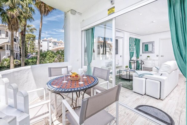 屋外ダイニングエリア