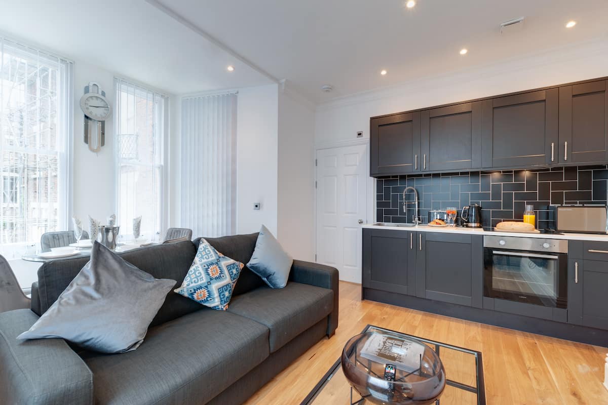 Comfort appartement | Woonruimte | Een flatscreentelevisie