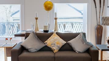 Departamento Deluxe | Área de sala de estar | Televisión de pantalla plana