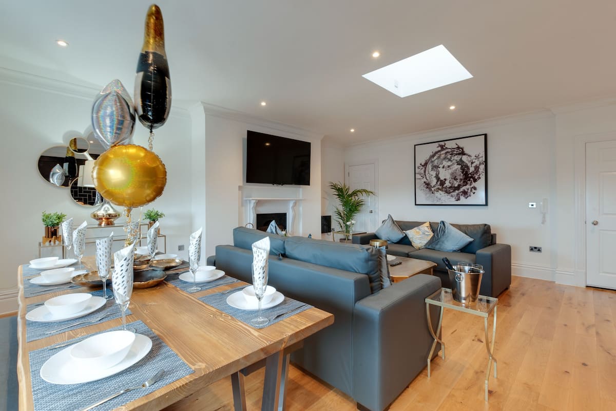 Signature appartement | Woonruimte | Een flatscreentelevisie