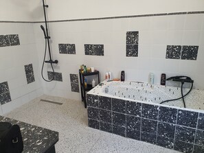 Shower, hair dryer, towels, soap - Large country house just a few minutes from Cotignac (Cotignac)