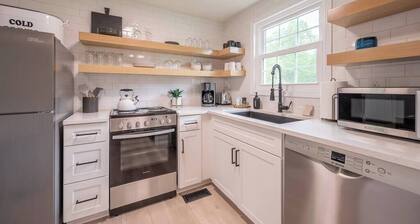 Modern Home 2 Miles to Virginia Tech