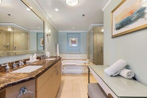 Badekar, hårføner og håndklær