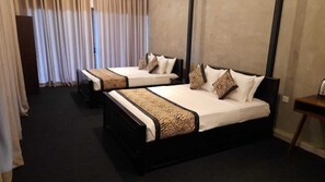 Family Double Room | In-room safe, individually decorated, individually furnished, desk - silent nest (Ella)