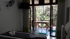 In-room safe, individually decorated, individually furnished, desk - silent nest (Ella)