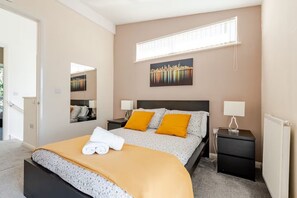 3 bedrooms, desk, iron/ironing board, free WiFi