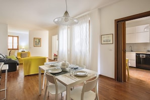 Basic-Apartment, Mehrere Betten | Speisen