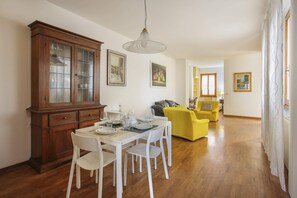 Basic-Apartment, Mehrere Betten | Speisen
