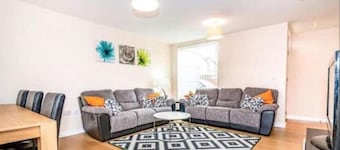 VERY CLEAN + AIR CONDITIONING + PARKING + INTERNET