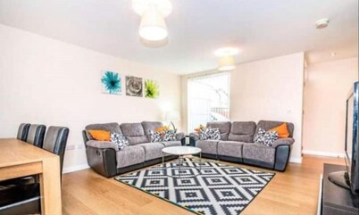 VERY CLEAN + AIR CONDITIONING + PARKING + INTERNET