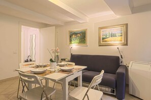 Basic-Apartment, 1 Doppelbett und Schlafsofa | Speisen