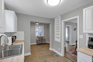 Fridge, microwave, oven, stovetop - The Huron Charmer-4 BD and Yard (Columbus)