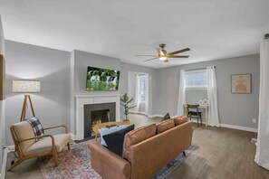 TV, offices - The Huron Charmer-4 BD and Yard (Columbus)