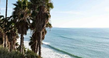 Little gem near beaches & cafes w/AC and hot tub