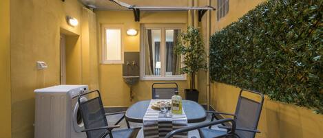 Basic Apartment, 1 Double Bed with Sofa bed | Outdoor dining