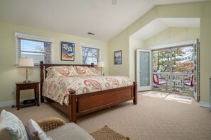 4 soverom, skrivebord, strykejern/-brett og internettilgang