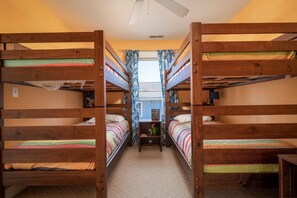 4 chambres, bureau, fer et planche à repasser, accès Internet