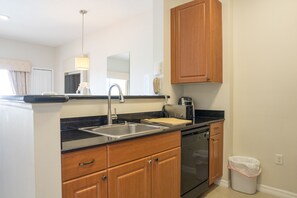 Private kitchen - 503 Luxury 1Bedroom pool and Universal view (Orlando)