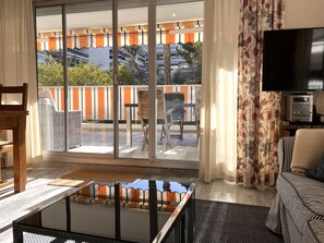 TV, stereo - 24. 2 bedroom apt, terrace, pool and garage (Antibes)