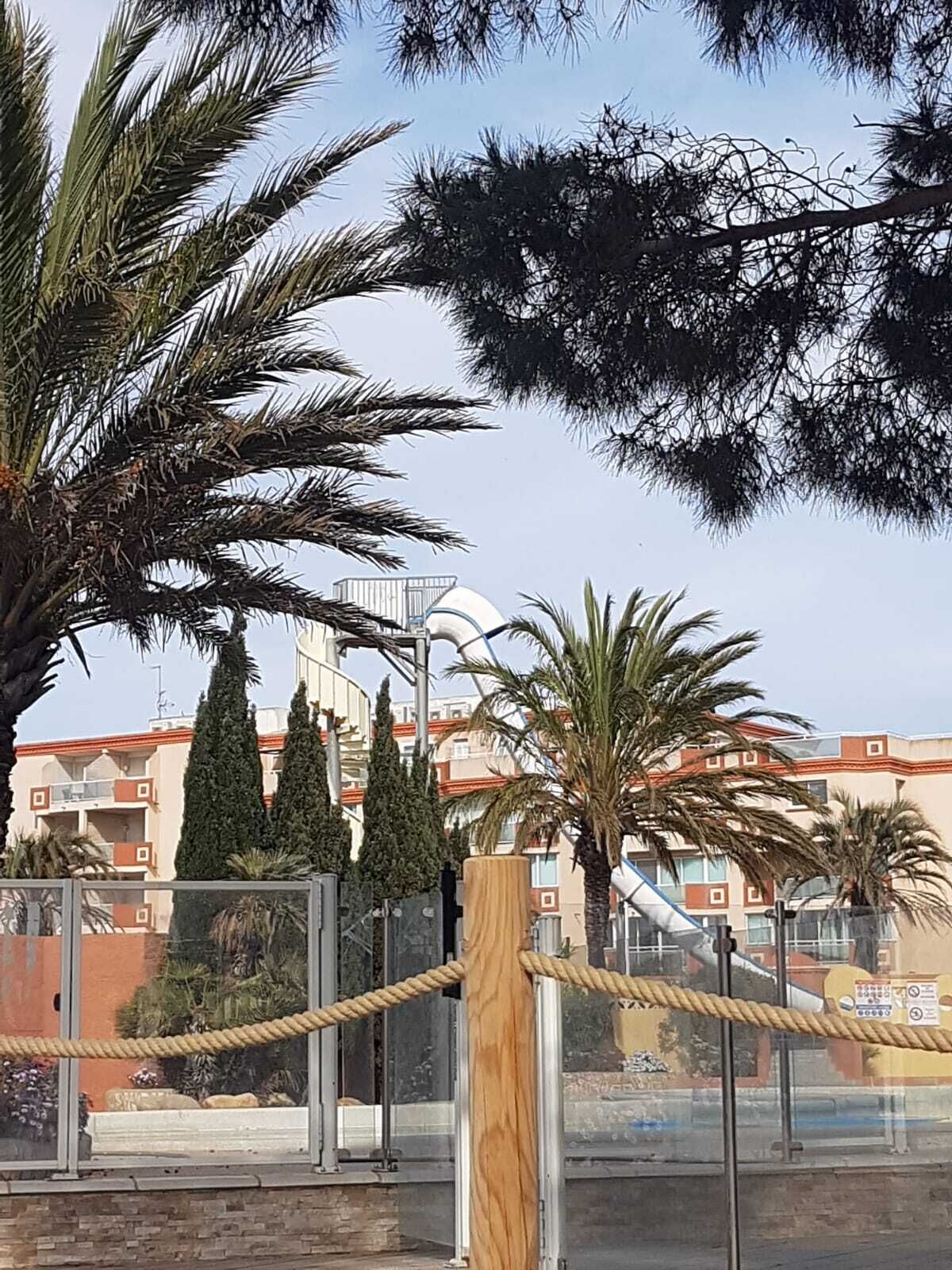 Innendørsbasseng og utendørsbasseng