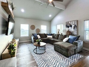 Smart TV, fireplace, stereo