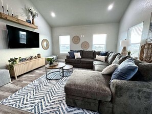 Smart-TV, Kamin, Stereoanlage