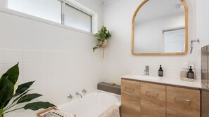 Bañera, secador de pelo