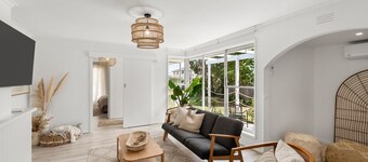 Collins Coastal - Stunning Retreat in a Prime Location.