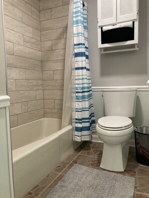 Hair dryer, towels - Peaceful Place in Winston Salem (Winston-Salem)
