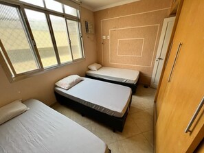 2 quartos, berço de viagem, Wi-Fi, roupa de cama