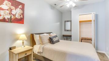 5 Schlafzimmer, Schreibtisch, Bügeleisen/Bügelbrett, Internetzugang