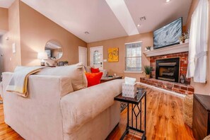 TV, peis og kontorer