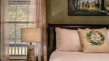 3 bedrooms, desk, iron/ironing board, travel crib