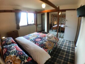 5 bedrooms, iron/ironing board, free WiFi, bed sheets