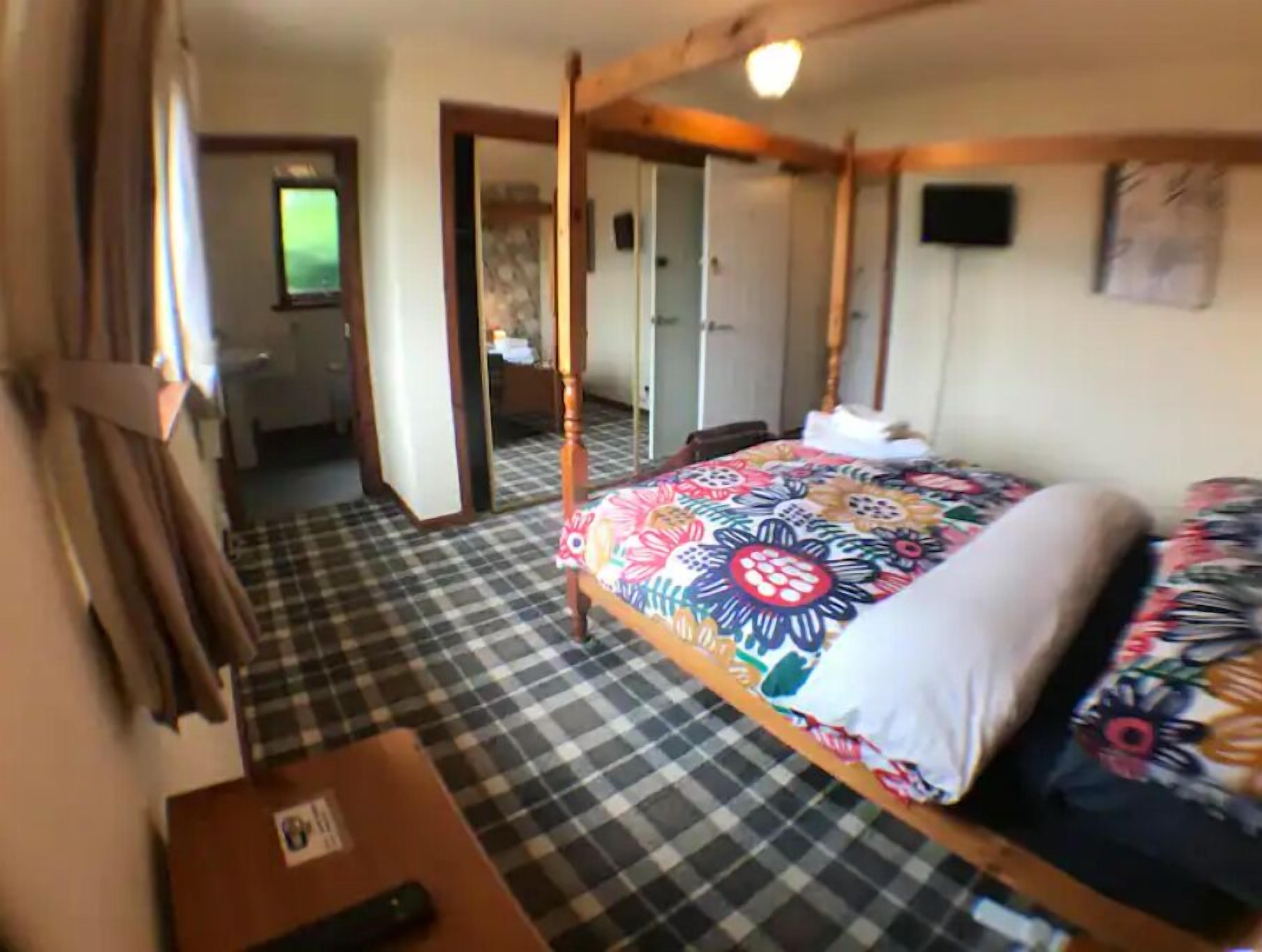 5 chambres, fer et planche à repasser, Wi-Fi gratuit, draps fournis