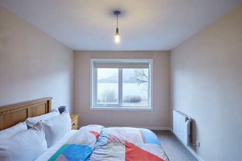 Etive, Beautiful Lochside Apartment with balcony