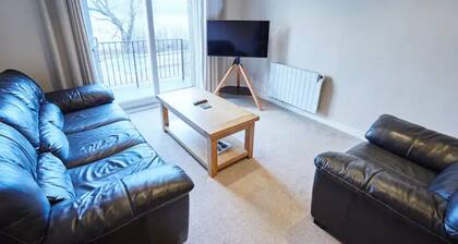 Etive, Beautiful Lochside Apartment with balcony