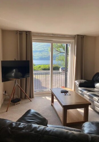 Appin, Beautiful Lochside Apartment with Balcony