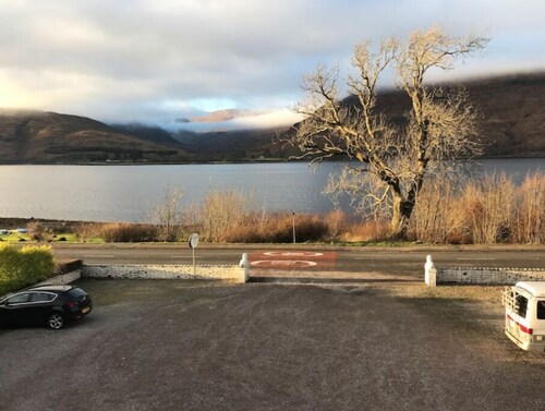 Duisky Apartment with view over loch Linnhe.