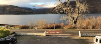 Duisky Apartment with view over loch Linnhe.