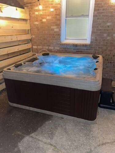 HOT TUB|Bedroom TVs|GAME ROOM|Refurbished
