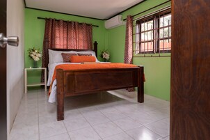 Apartamento Confort, vistas al mar | 2 dormitorios, ropa de cama de alta calidad, edredones de plumas