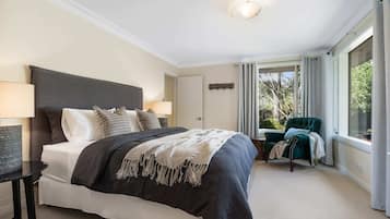 3 slaapkamers, een strijkplank/strijkijzer, wifi, beddengoed