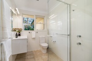 Bathtub, hair dryer, towels