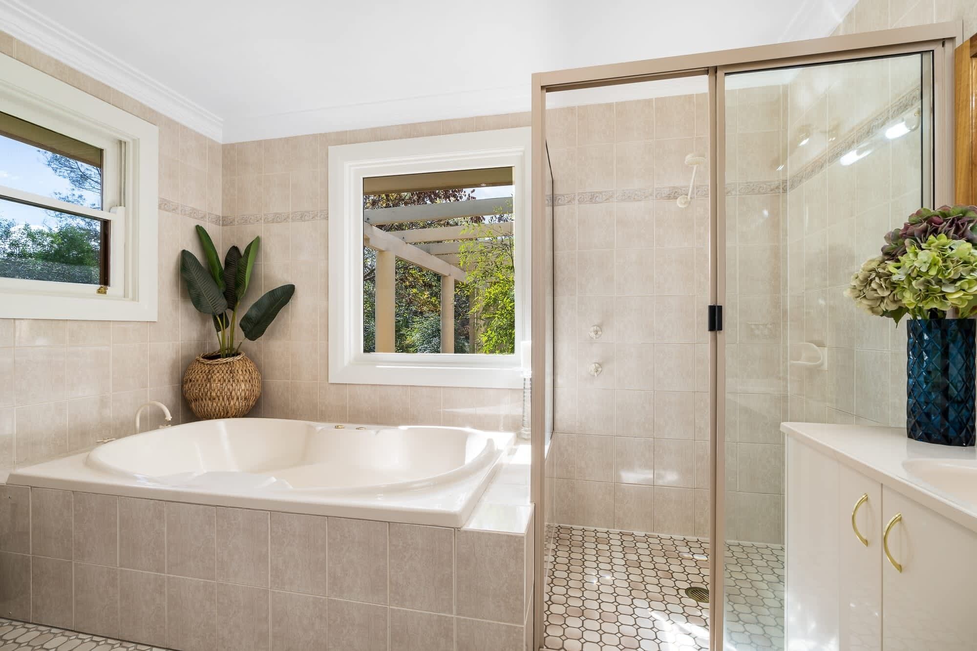 Bathtub, hair dryer, towels, shampoo
