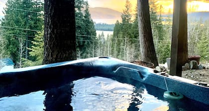 HOT TUB'n at Shuswap Lake
RnR with MnM in our Pet-Friendly! Lakeview Home